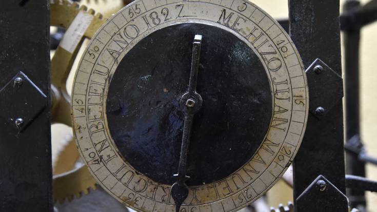 Iruñeko udaleko erloju zaharra, planetarioan ikusgai