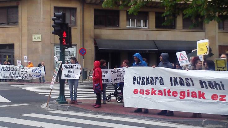 Euskaltegiek 963 egun daramatzate diru laguntzarik jaso gabe