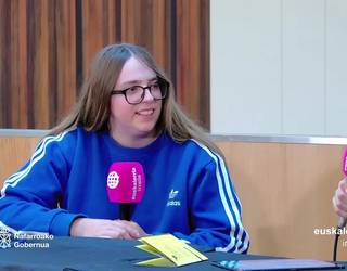 Oihana Aranbarri: “Informazioak Frankfurteko zerbitzarietara nola bidatzen duen erakusten diegu ikasleei”