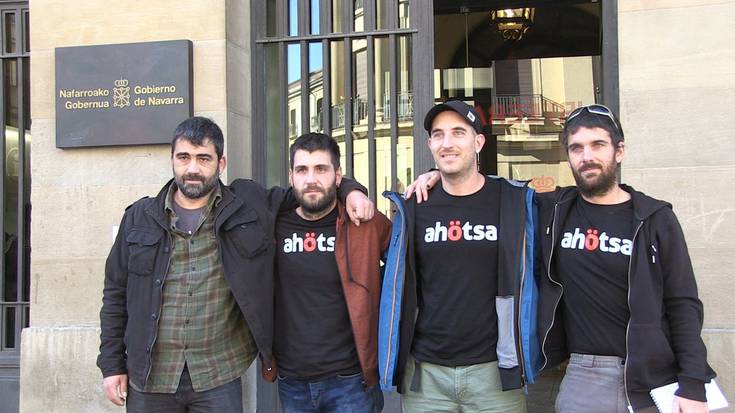 'Ahotsa.info'ren aldeko performance herritarra eginen dute bihar