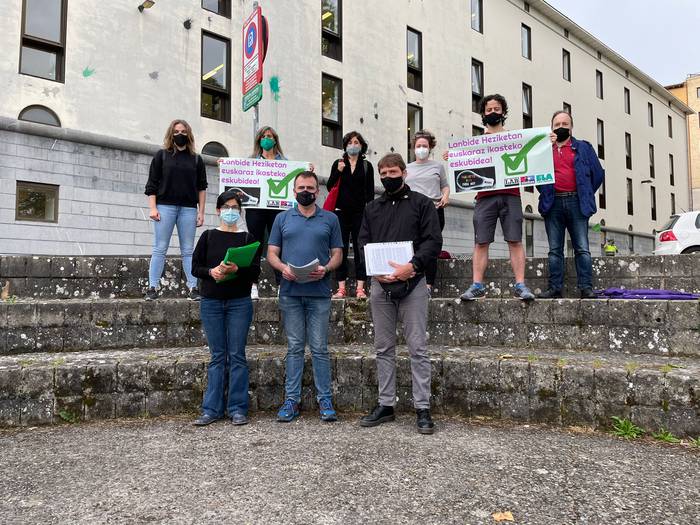Lanbide Heziketan euskaraz ikasteko eskubidea urratzen dela salatu dute LABek, STEILASek eta ELAk