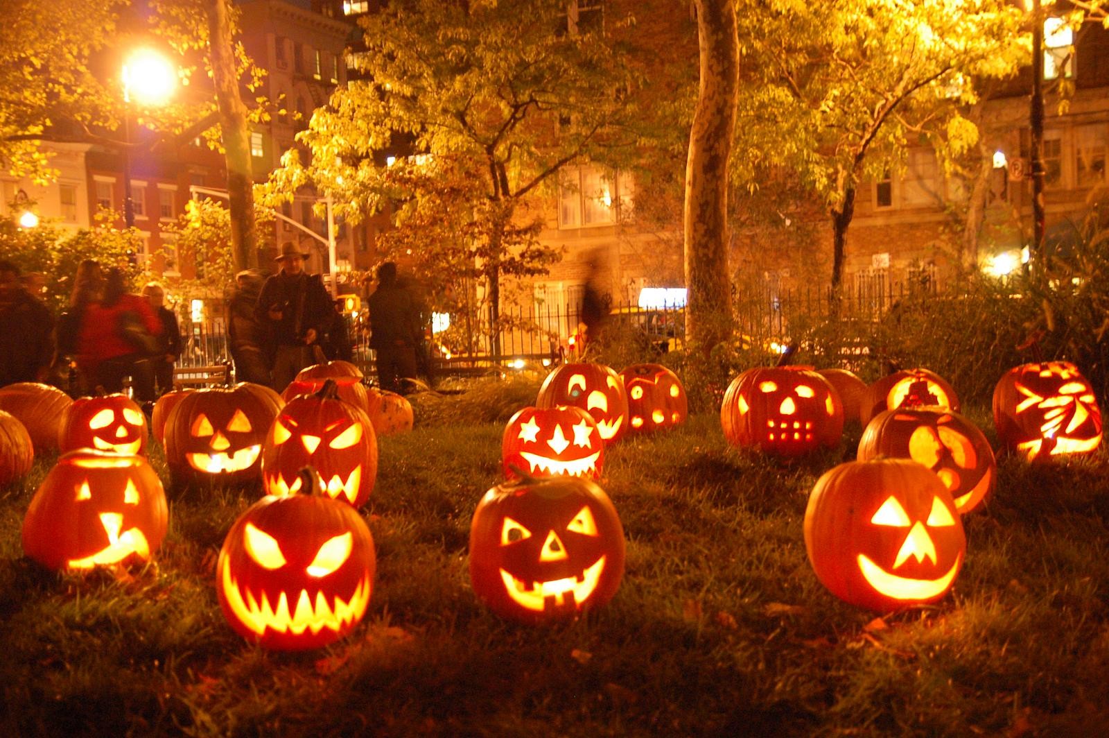 Hallowen iragartzen duten kartelak erretiratu dituzte sexistak direlakoan