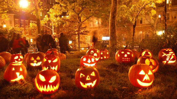 Hallowen iragartzen duten kartelak erretiratu dituzte sexistak direlakoan
