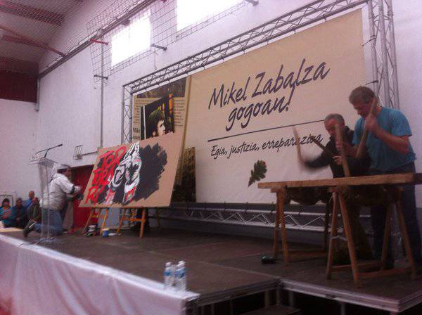 Mikel Zabalza gogoratu dute senitarteko, lagun eta politikariek