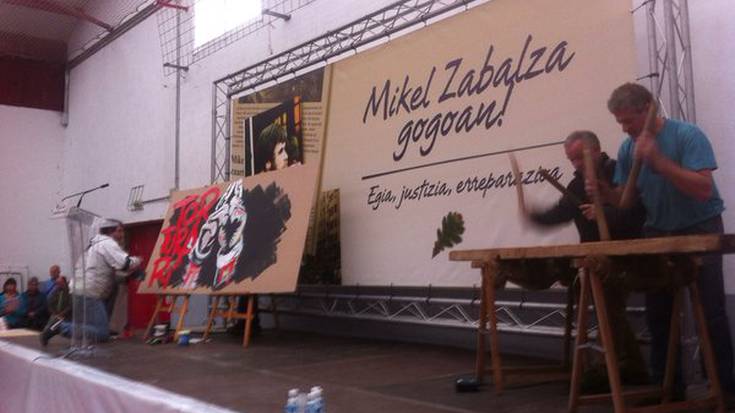 Mikel Zabalza gogoratu dute senitarteko, lagun eta politikariek