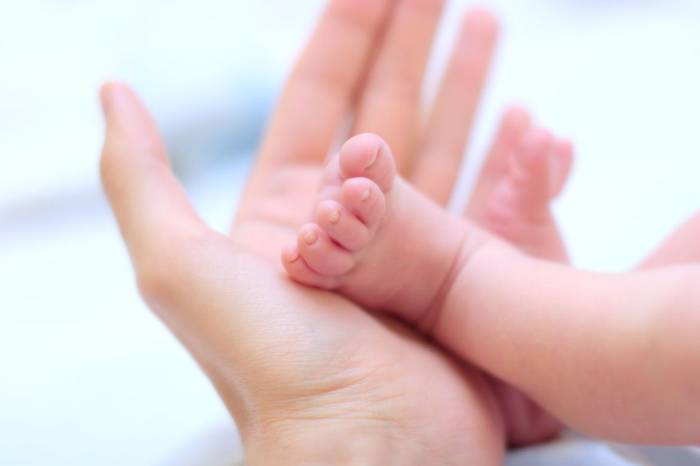 Ugalkortasun tratamenduak bikoterik gabeko emakumeei eta lesbianei eskainiko dizkiete