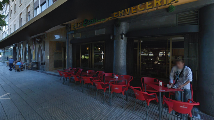 Donibaneko eta Iturramako bi tabernatan lapurreta egin eta ihesari eman diote