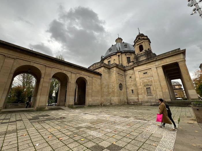 Erorien monumentuaren itxura eta izaera aldatzeko akordioa txalotu dute hainbat memoria elkartek eta norbanakok