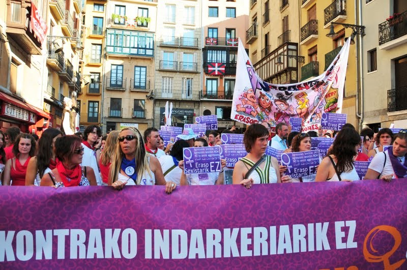 Sexu-erasoa salatu du 19 urteko neska batek