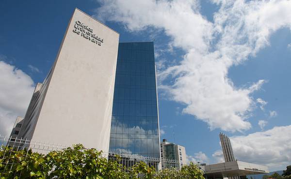 Osasunbideak lau urte luzatuko du Opuseko klinikarekin duen akordioa