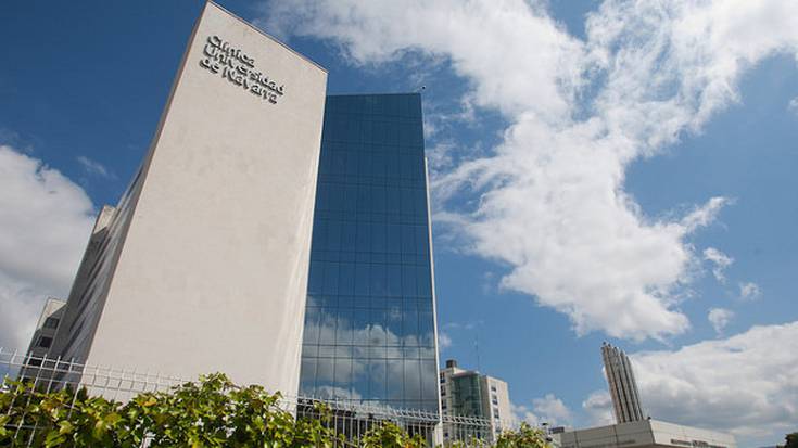 Osasunbideak lau urte luzatuko du Opuseko klinikarekin duen akordioa