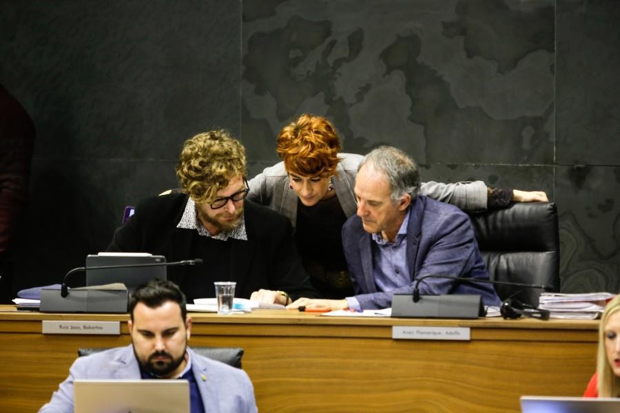 Osasun eta Justizia kontseilarien agerraldi bateratua eskatu du EH Bilduk
