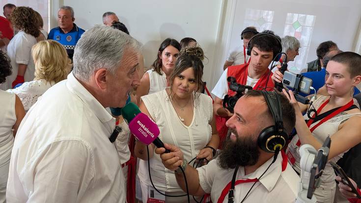 Joseba Asiron: "Iaz elkartasunaren txupinazoa izan zen, eta aurten ikusezinak diren langileena"