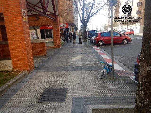 Bi urteko haur bat arin zauritu da  ibilgailu batek harrapatuta