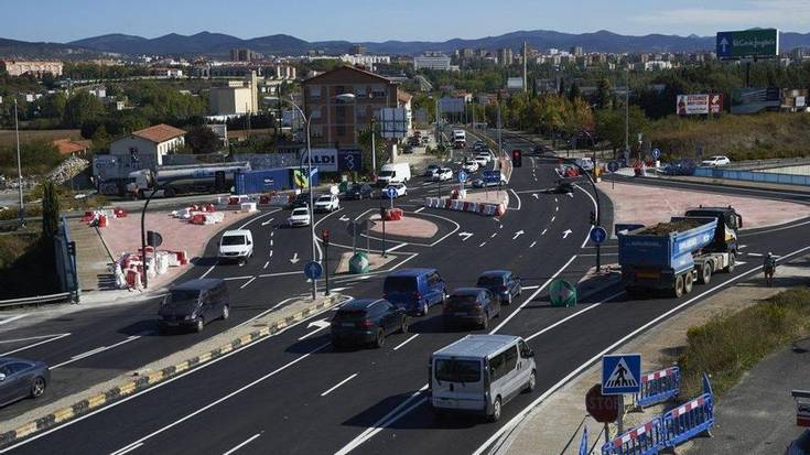 “Lehentasuna eman zaio autoen ataskoak konpontzeari eta ez oinezko eta bizikletei bidea errazteari”