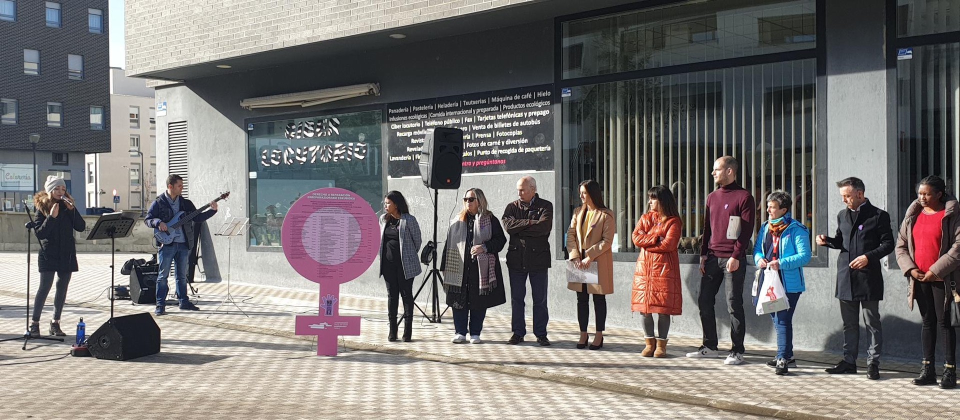 Eguesibarko feministek indarkeria matxistak eraildakoak gogoratuko dituzte performance batekin
