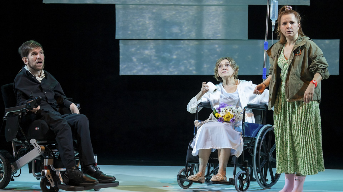 Mireia Gabilondo: "Min egiten diguten gauzen inguruan umore beltza eta zorrotza egiten dugu"