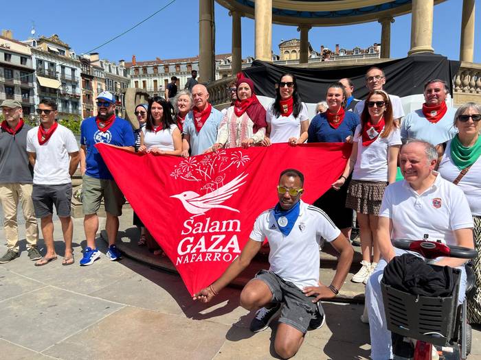 Sanferminetan Gazarekin elkartasuna lepoan