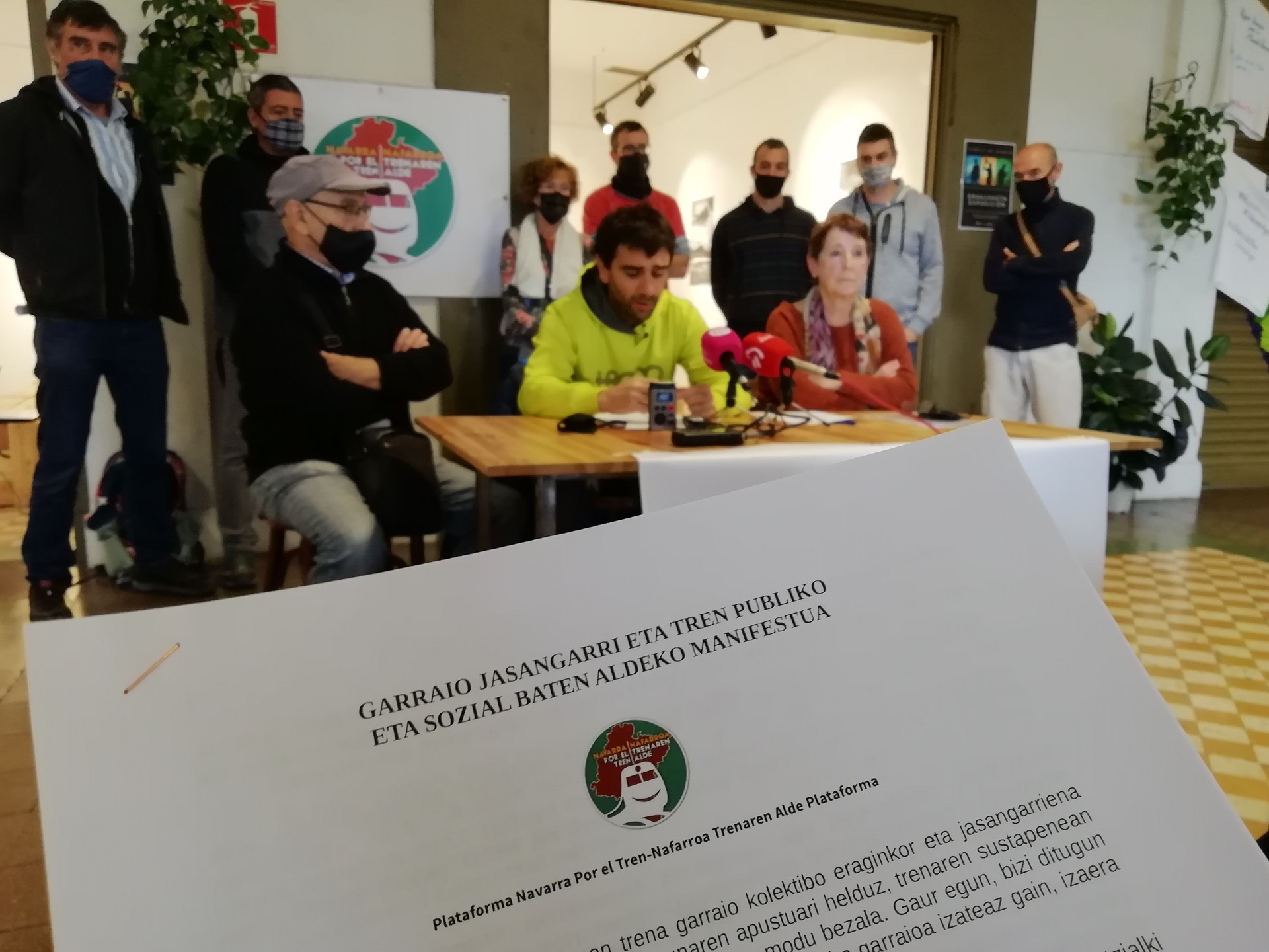Egungo tren sarea egokitzeko eskatu dio gobernuari trenaren aldeko plataformak