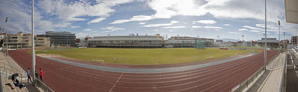 Parlamentuak atletismoko pista estali bat eraikitzeko eskatu dio Gobernuari