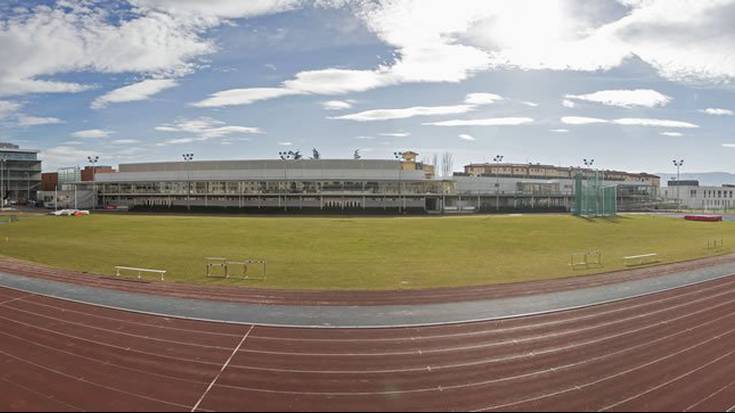 Parlamentuak atletismoko pista estali bat eraikitzeko eskatu dio Gobernuari
