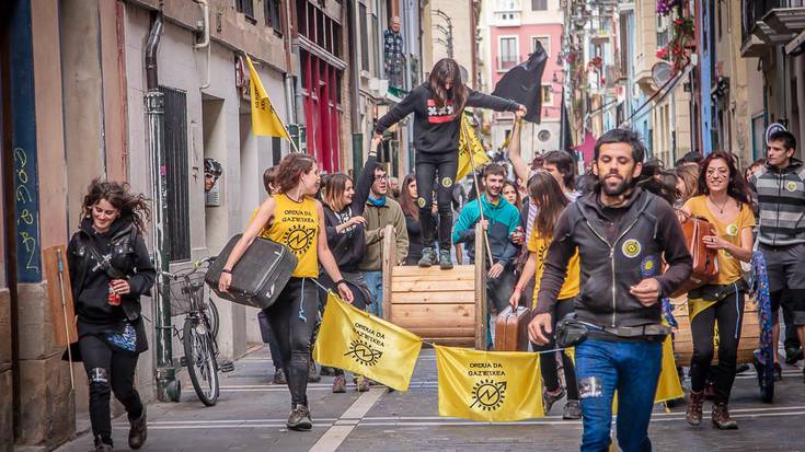 Gaztetxetik gaztetxera mugitu dira gazteak