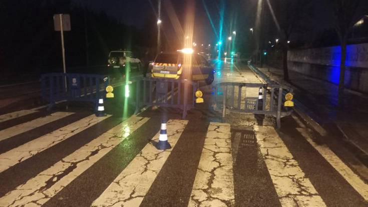 Argak gainezka egin du Mihiluze zubian: Landabenera joateko errepidea, moztuta