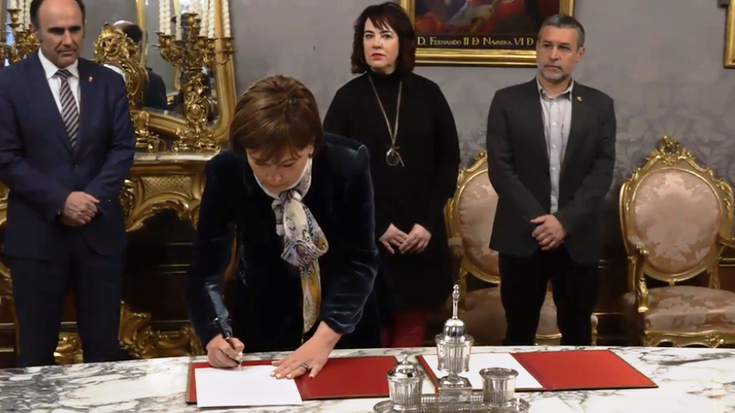 Parlamentuko hauteskundeen deialdiaren foru dekretua, sinatua