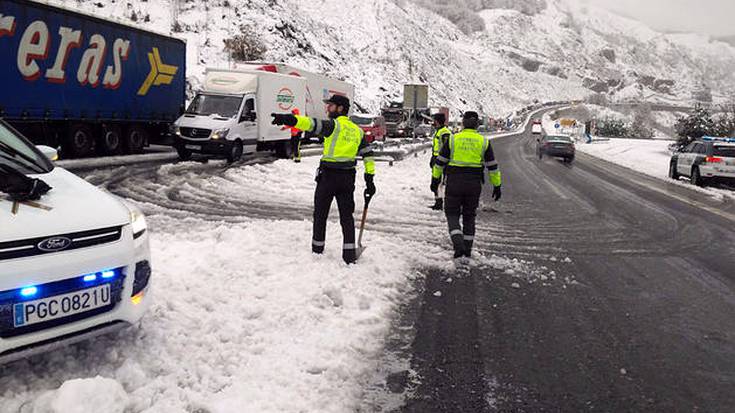 A 15 autobidea ireki dute 