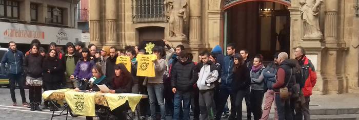 Abenduaren 3an gaztetxearen eta gune autogestionatuen alde kalera ateratzeko deia egin dute