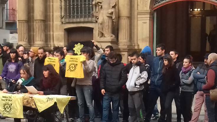Abenduaren 3an gaztetxearen eta gune autogestionatuen alde kalera ateratzeko deia egin dute