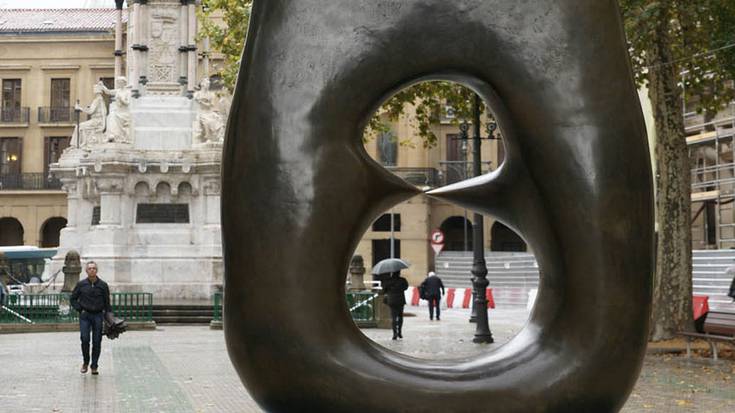 Henry Mooreren eskulturak ikusteko lehen bisita gidatua euskaraz igandean