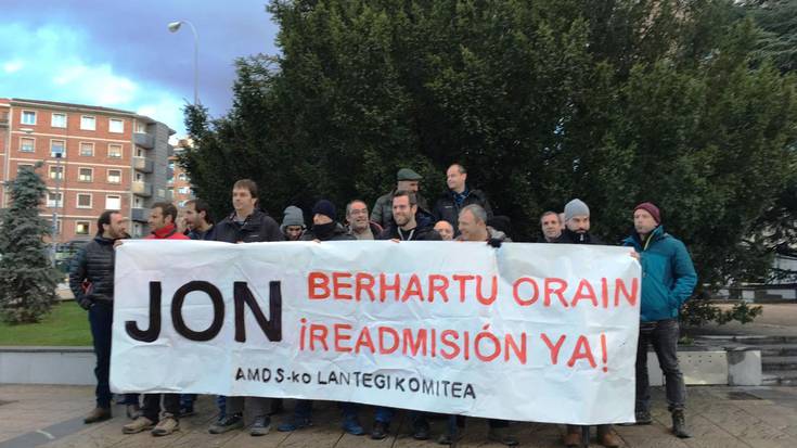 Arcelor Mittaleko lan-taldea langile baten "kanporatze-zalantzazkoa" salatzen ari da