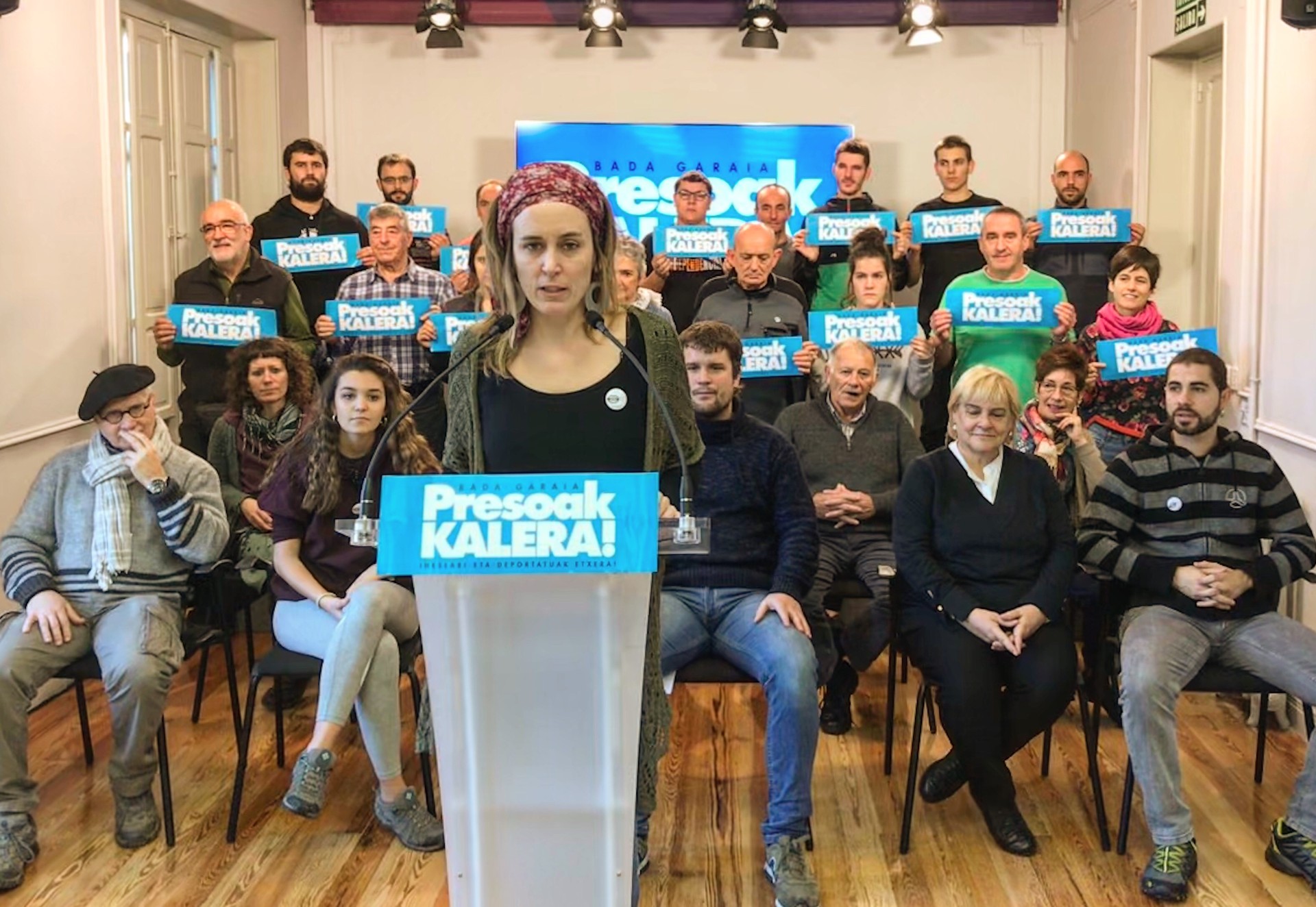 Euskal presoen sakabanaketarekin amaitu dadin eskatzeko, kalera ateratzeko deia