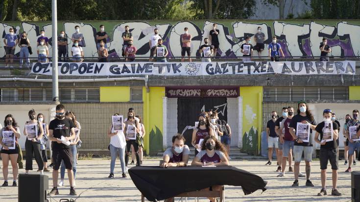 Burlatako Udalak gaztetxeari jarritako oztopoak salatzeko protestara deitu dute