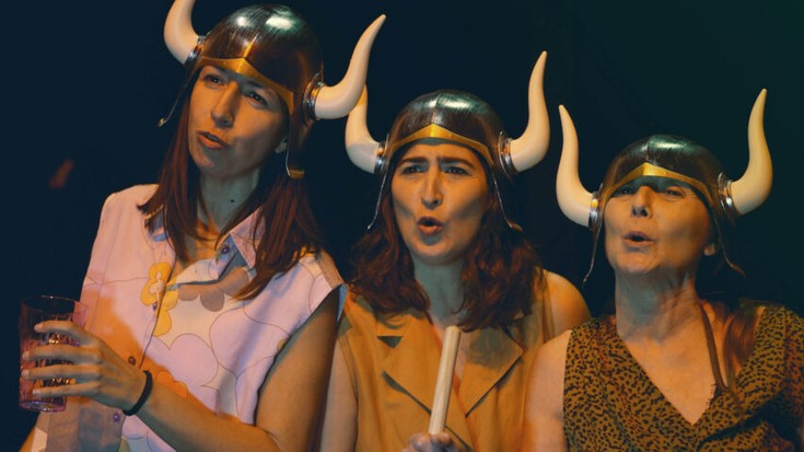“Las Reinas Kanpina” antzezlanerako bi sarrera