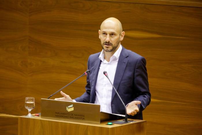 Parlamentuak ez du onartu EBko bandera berriz jartzea 