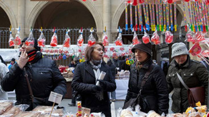 Gaur San Blas egunaren harira hogeita bat saltoki eta soka-dantza San Nikolas plazan