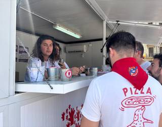Aitana Miner eta Aitana Aranburu (Puntu Morea): “Indarkeria matxistaren kontrako puntu erreferentziala da Gazteluko Plaza”