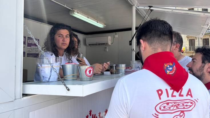 Aitana Miner eta Aitana Aranburu (Puntu Morea): “Indarkeria matxistaren kontrako puntu erreferentziala da Gazteluko Plaza”