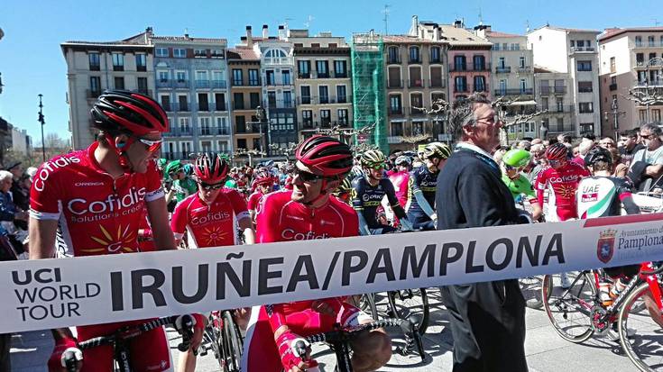 Gazteluko plazatik abiatu da Euskal Herriko itzulia