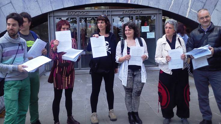 Mila sinadura erregistratu dituzte Sortzenek eta Herrikoak LOMCEren errebalidaren aurka