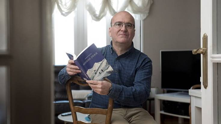 Aingeru Epaltzak 'Mendi-joen balada' literatur eta musika ikuskizuna taularatuko du gaur Liburutegi Nagusian