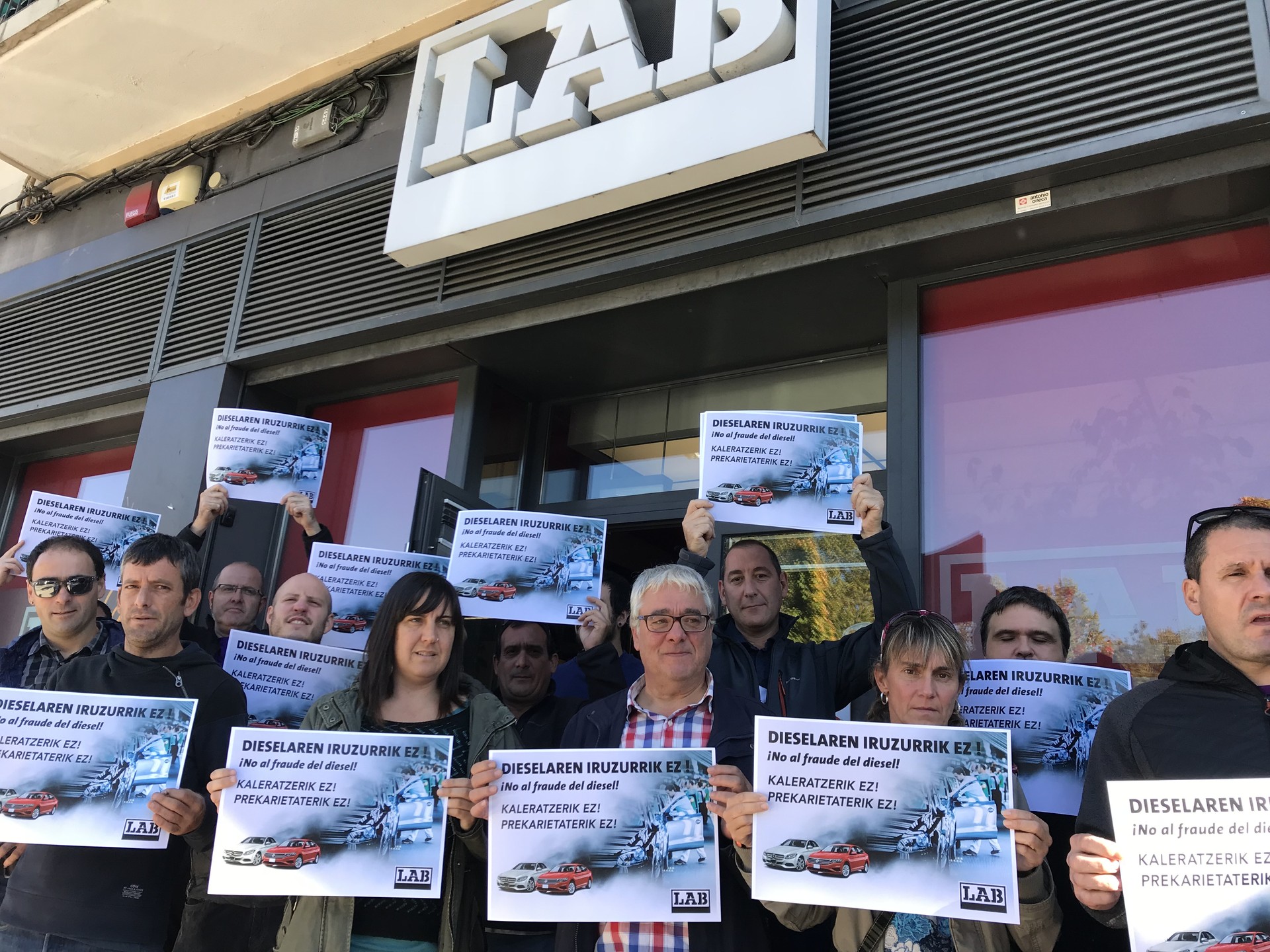 Dieselaren krisiaren aitzakia erabilita langileen kontrako murrizketak salatu ditu LAB sindikatuak