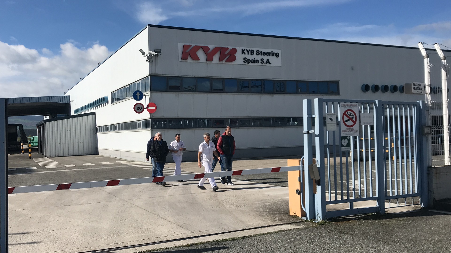 Zuzendaritzaren utzikeria salatu dute KSS enpresako langileek