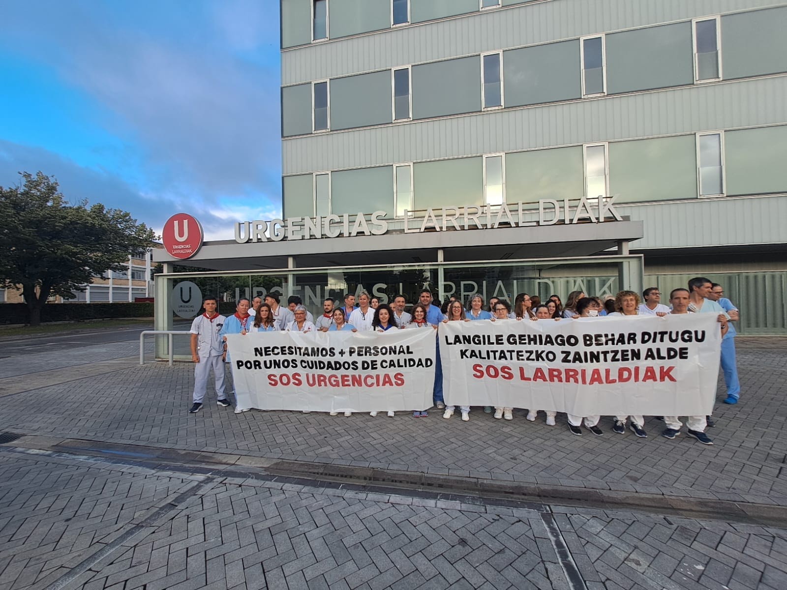 Osasun larrialdietako profesionalek lan-taldea handitzea eskatzeko mobilizazioak hasi dituzte