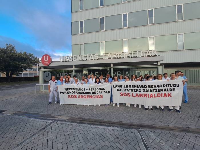 Osasun larrialdietako profesionalek lan-taldea handitzea eskatzeko mobilizazioak hasi dituzte