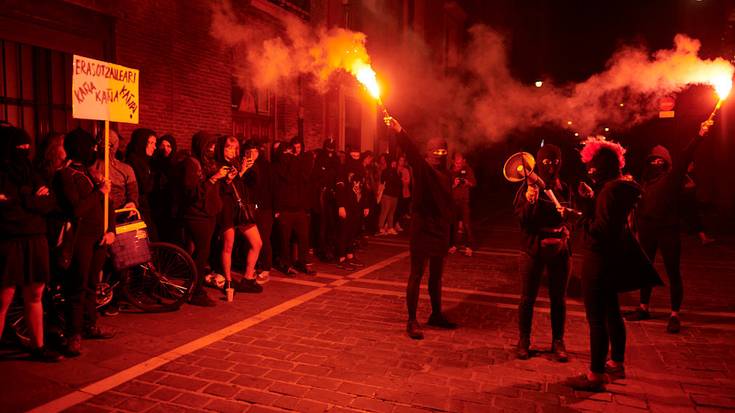 Nafarroako mugimendu feministak urtero bezala kalejira feminista egingo du gaur gaueko 23:00etan