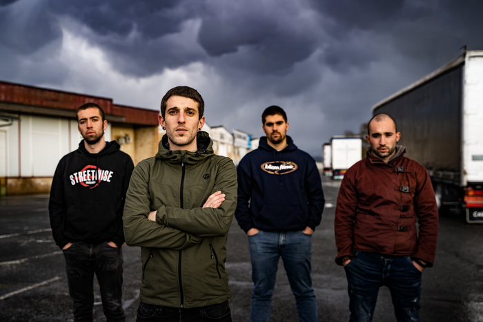 Herdoil eta Zea Mays gaur, Burlatan