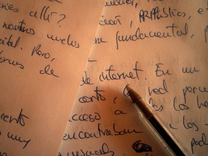 Mikro-ipuin lehiaketa jarri dute martxan